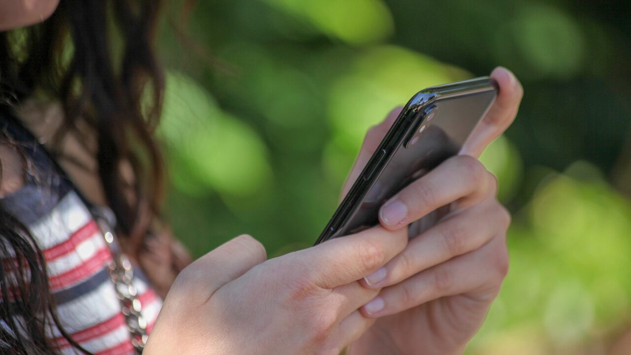 Das erste Smartphone – Tipps für Eltern
